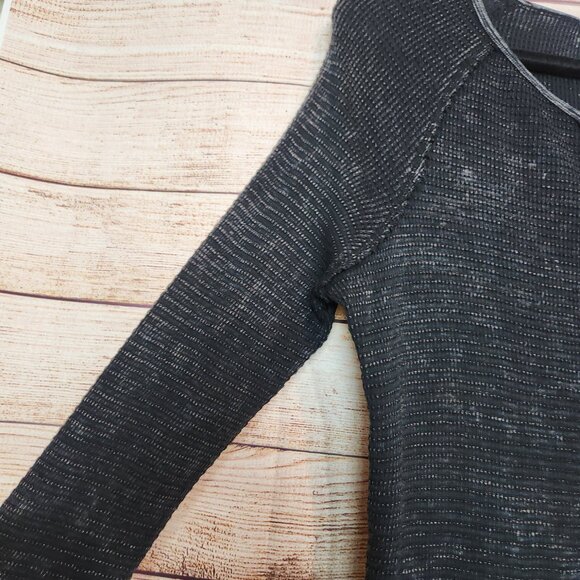 Able Distressed Cuffs Boho Dark Romantic Grunge Waffle Henley Top Women's Size L - Picture 3 of 16